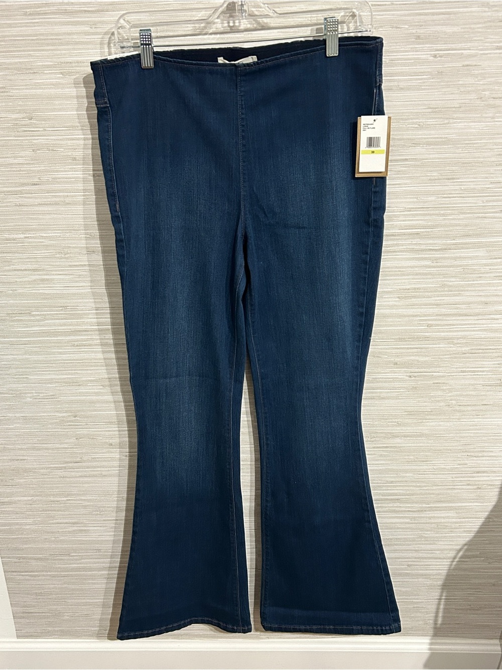 Jessica Simpson Soft Sculpt Pull On Flare Jeans Size 30 NWT Dark Wash Denim